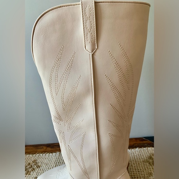 Cream Heeled Western Tall Boots NWOT - Picture 6 of 9